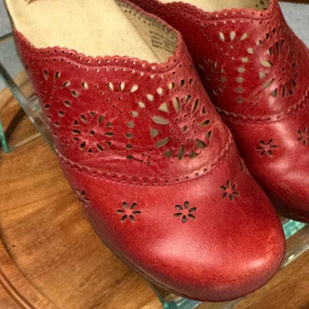 Dansko Red Leather Floral Laser Cut Perforated Clog Mules Wedge Shoes Womens 40 - Picture 9 of 12